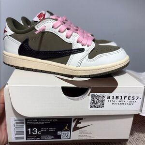 Nike Kids Sneakers - Pink, Olive, and Cream